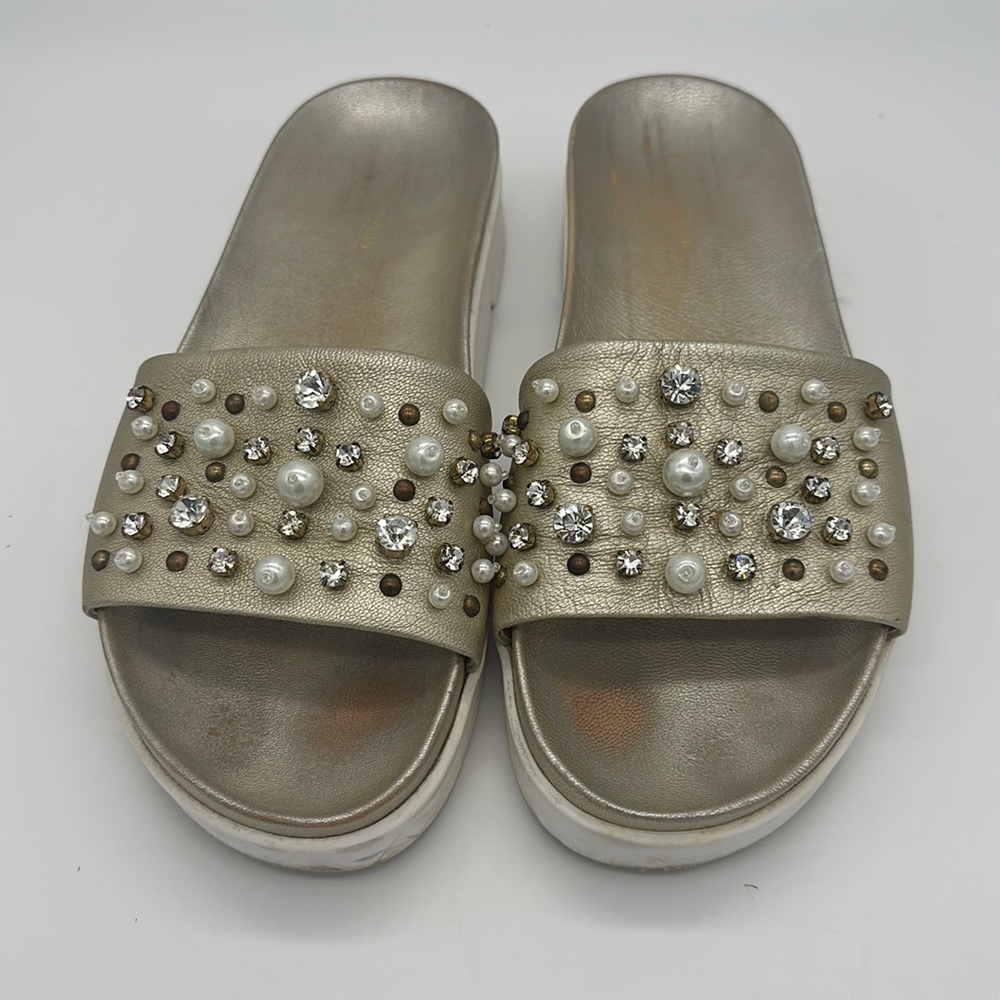 Stuart Weitzman 10m white studded slides